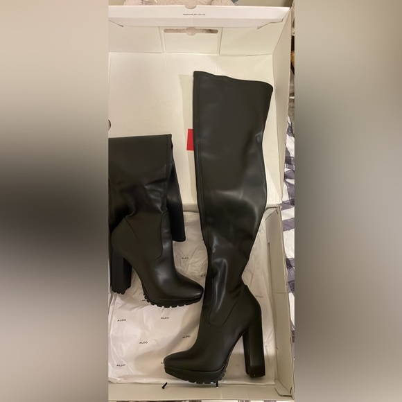 Knee high leather heels boots - Picture 3 of 4